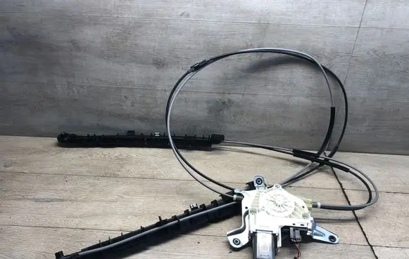 Audi A4 S4 B8 8K Front door window regulator motor A14346C2