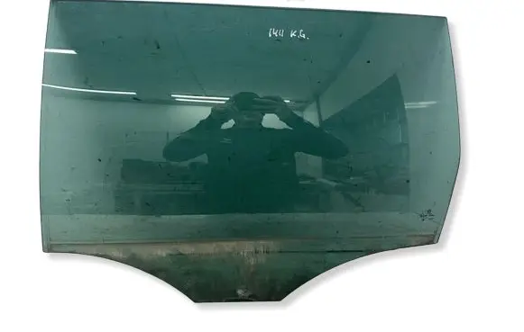 Volkswagen PASSAT B7 Rear door window glass 43R007954 A011404