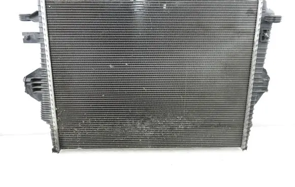 Volkswagen Touareg I Coolant radiator 7P0121253A
