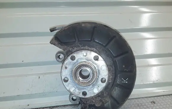 Volkswagen Golf VI Front wheel hub spindle knuckle