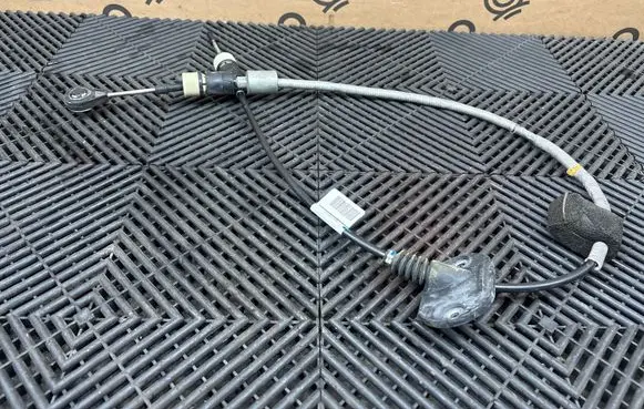 Volvo XC90 Gear shift cable linkage 31325795