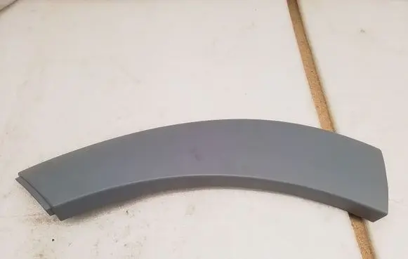 Rear fender molding trim