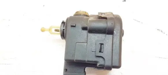Headlight level adjustment motor