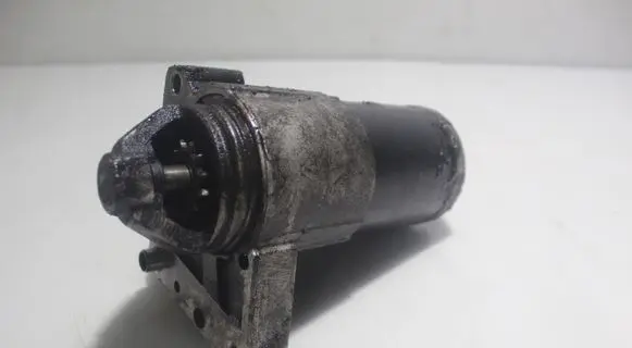 Peugeot 208 Starter motor 9801667780