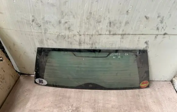 Ford Mondeo Mk III Rear windscreen/windshield window 