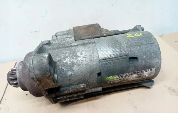 Volkswagen Golf V Starter motor 022911023H