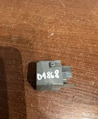 Mercedes-Benz B W245 Other relay A0025422619 D1868
