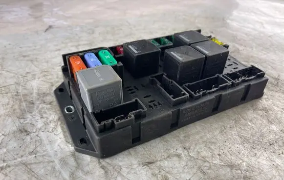 Jaguar XJ X351 Fuse module AW9314A073BC 100616153829 518987029