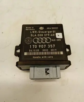 Volkswagen Jetta V Light module LCM 5LA00837960 1T0907357