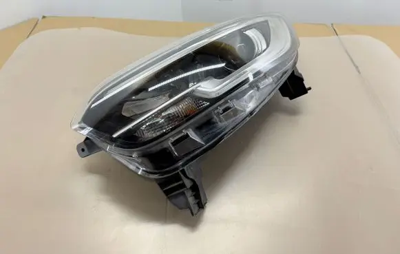 Renault Kadjar Headlight/headlamp 260605720R 01177001 017700100050039