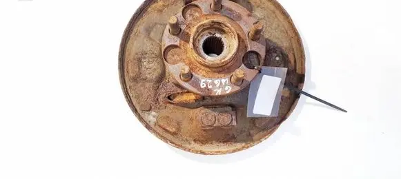 Rear wheel hub