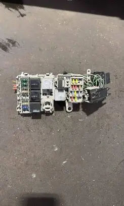 Volvo XC90 Fuse module 8690698