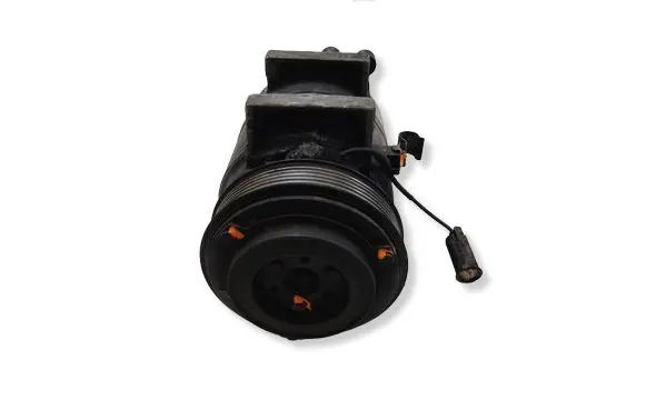 Volvo V70 Air conditioning (A/C) compressor (pump) 8708581