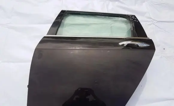 Honda Accord Rear door juodos