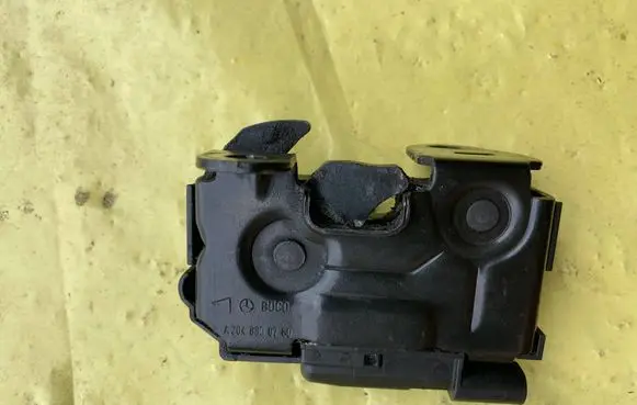 Mercedes-Benz C AMG W204 Engine bonnet/hood lock/catch A2048703158 A2048800260