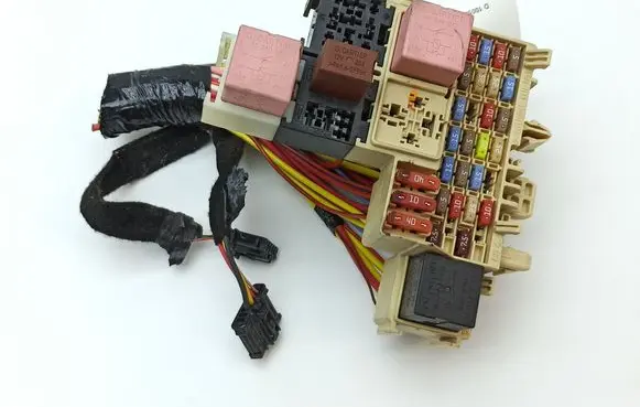 Renault Master III Fuse module 8200574970