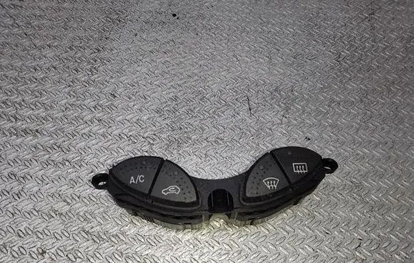 Ford Focus Windscreen/window heater switch 98AG19A945CH