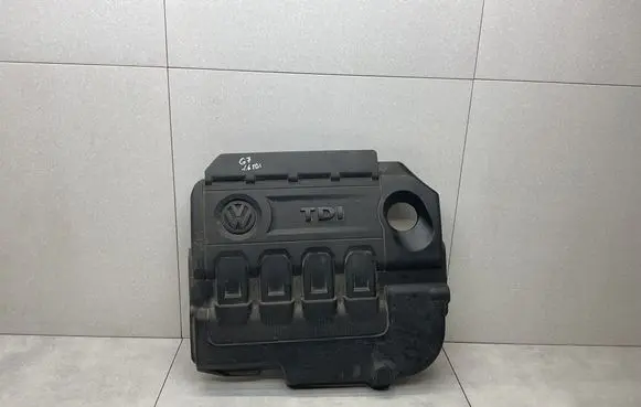 Volkswagen Golf VII Engine cover (trim) 04L103925Q