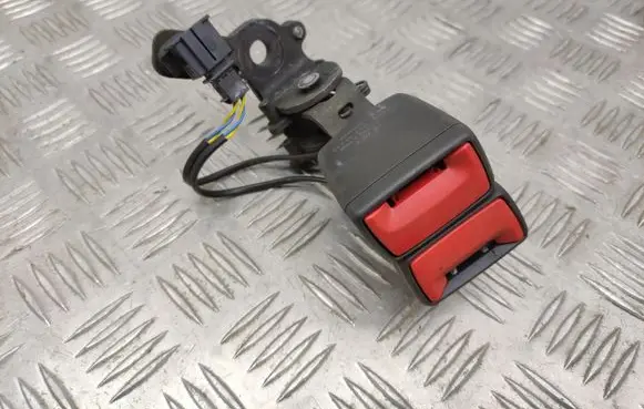 Skoda Superb B8 (3V) Middle seatbelt buckle (rear) 