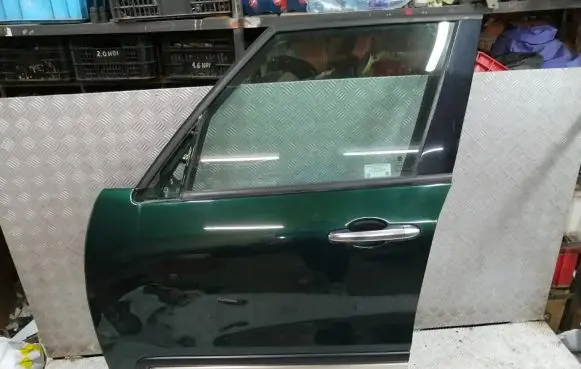 Fiat 500L Front door