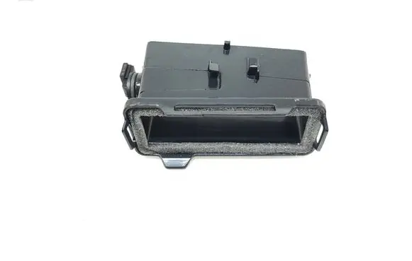 BMW X7 G07 Cabin air duct channel 6825818 6915391