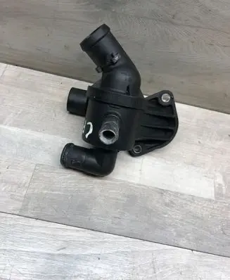 Thermostat/thermostat housing