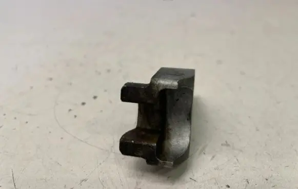 Volkswagen Polo V 6R Fuel Injector clamp holder 03P216