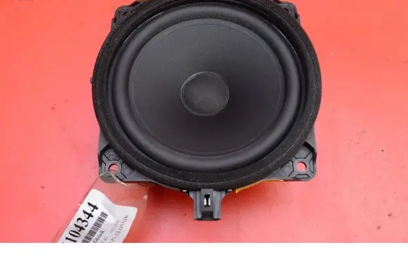 Hyundai i40 Subwoofer speaker 963303Z050