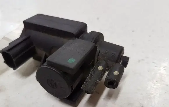 Toyota RAV 4 (XA30) Vacuum valve 258190R011