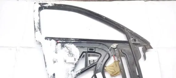 Audi A3 S3 8L Front door window/glass frame 