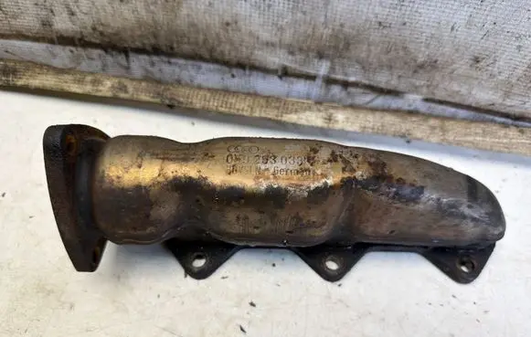 Audi A6 S6 C5 4B Exhaust manifold 059253033C