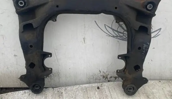 Lexus LS UCF30 Front subframe brakinformacji
