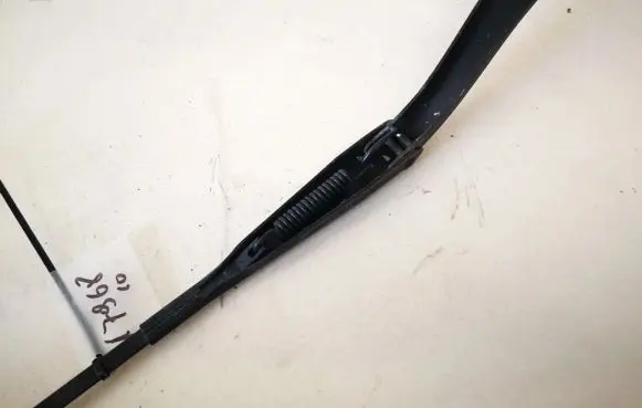 Volkswagen Jetta V Front wiper blade arm 1q1955409