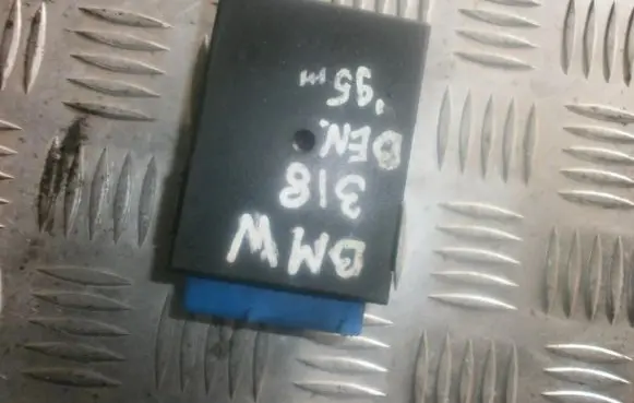 BMW 3 E36 Window wiper relay 61358359031 25426510