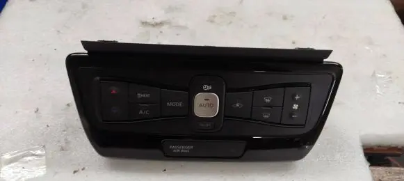 Nissan Leaf II (ZE1) Climate control unit 275005SE0B 684125CH0B