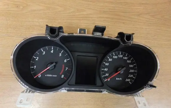 Mitsubishi Lancer X Speedometer (instrument cluster) 8100C031
