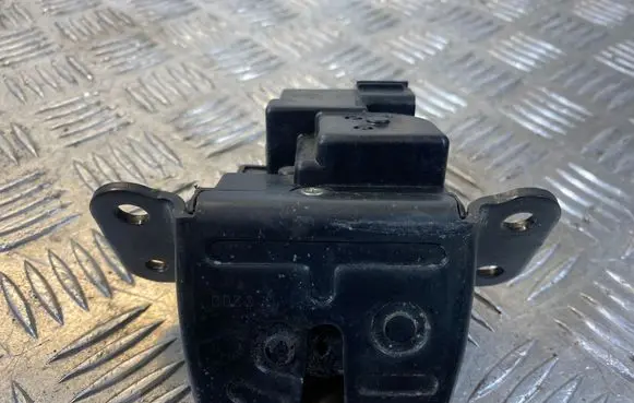 SsangYong Korando Tailgate/trunk/boot lock/catch/latch 