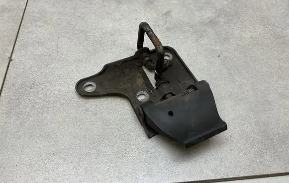Skoda Octavia Mk3 (5E) Engine bonnet/hood lock/latch loop/hook 5E0823186B