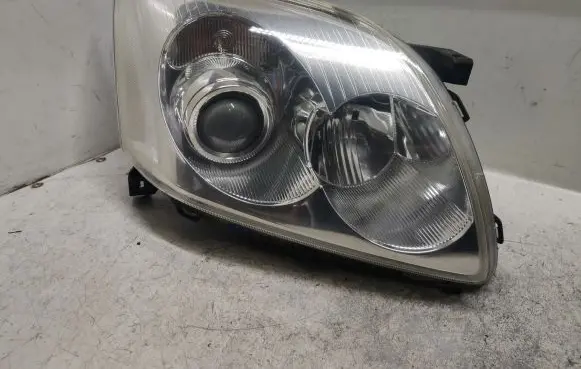 Toyota Avensis T250 Headlight/headlamp