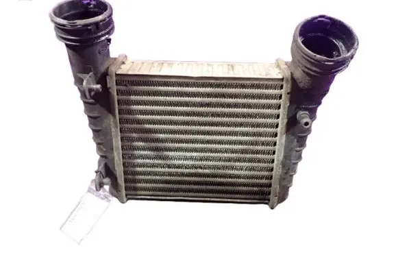 Volkswagen PASSAT B5.5 Intercooler radiator 8D0145805C