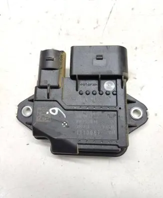 Mercedes-Benz E W213 Glow plug pre-heat relay A6549003300 280219 1110067