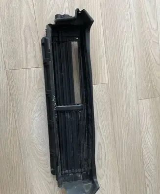 Volvo XC60 Intercooler air channel guide 