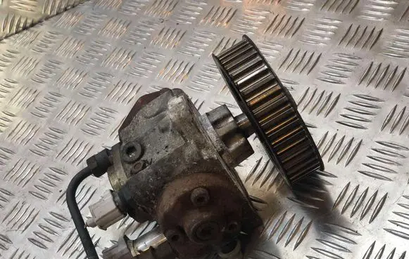 Toyota Avensis T250 Fuel injection high pressure pump 221000G010