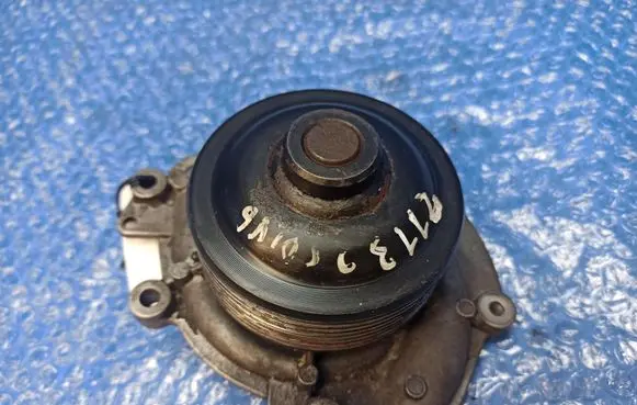 Mercedes-Benz E W211 Water pump A642