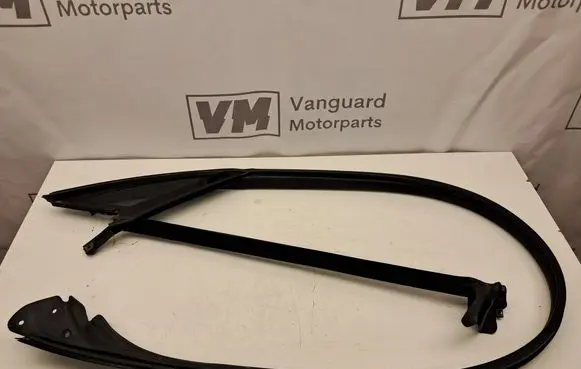 Mercedes-Benz E C207 W207 Rear side window A207670030439