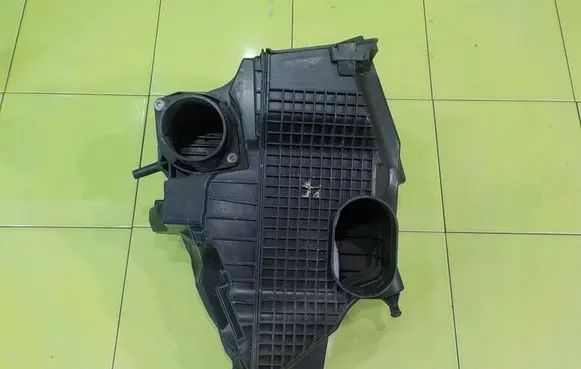 Renault Captur Air filter box H8201173592