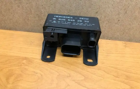Mercedes-Benz A W168 Glow plug pre-heat relay 0255452832