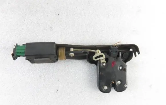 Audi TT Mk1 Tailgate/trunk/boot lock/catch/latch 8N0827505A