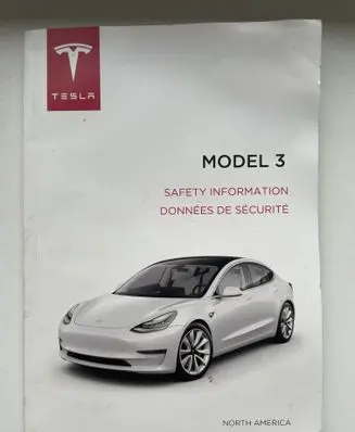 Tesla Model 3 User manual 1129789 112978900E 112978900I