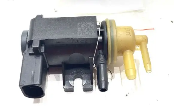 Volkswagen T-Roc Fuel pressure regulator 04L131051F